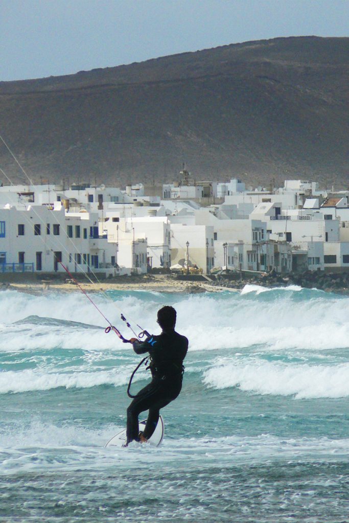 i-escape blog / Water sports beach holidays / Kitesurfing in Lanzarote