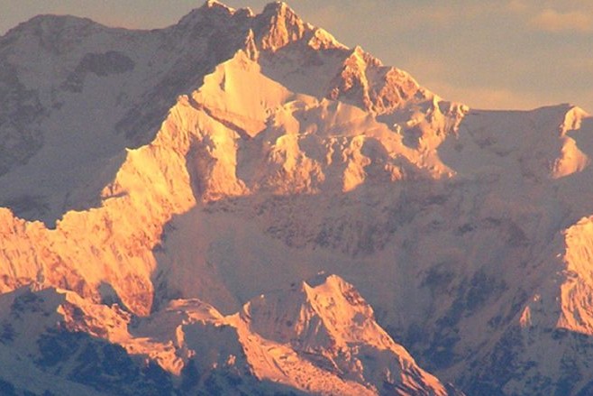 the i-escape blog / 5 of the best mountain hideaway holidays / mountain range