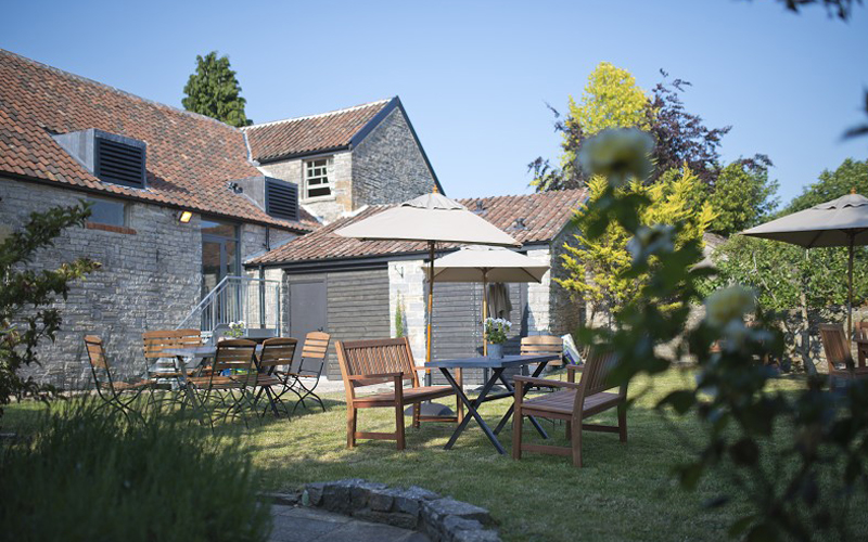 the i-escape blog / 5 of our favourite springtime getaways / white hart somerton