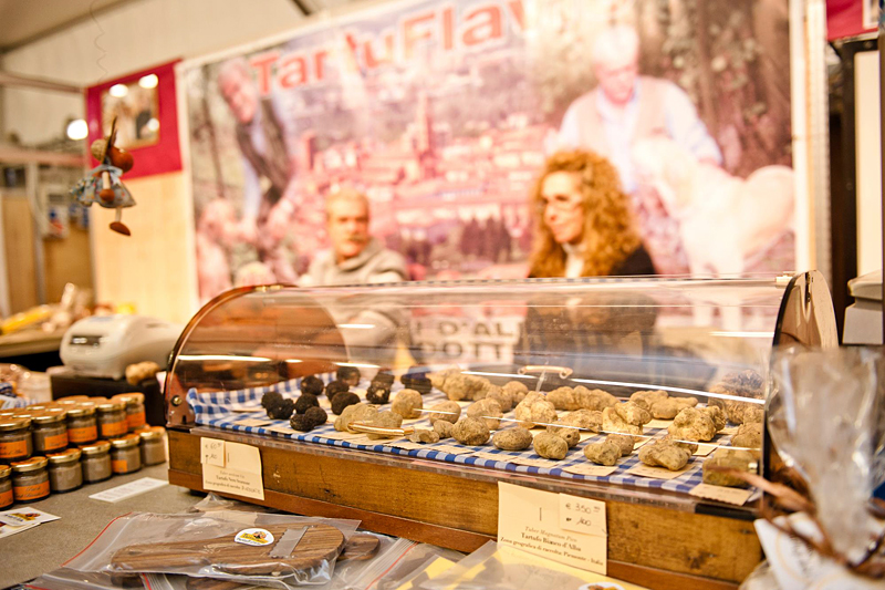 i-escape blog/ Where and when to enjoy Italy’s harvest festivals Alba white truffle fair