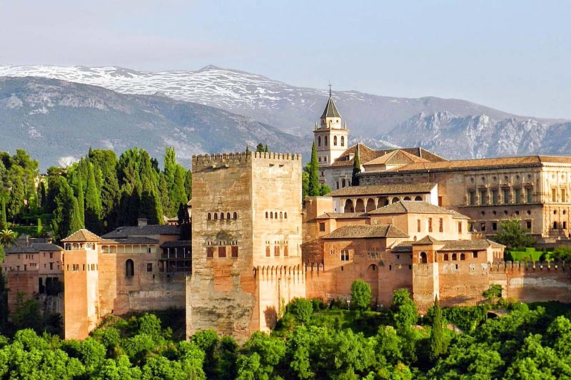 the i-escape blog / Why to choose Spain’s Sierra Nevada for your next ski holiday / Alhambra Palace