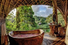 i-escape blog / Luxury hotel bathtubs with spectacular views / Bambuh Indah Bali