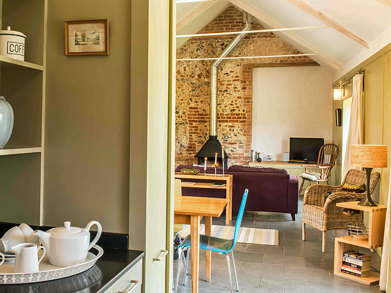 the i-escape blog / 10 UK house rentals and cottages for Christmas 2019 / Barsham Barns