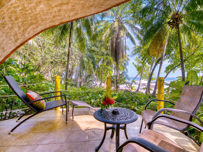 the i-escape blog / 10 vegetarian and vegan hotels for meat-free retreats / Ylang Ylang Beach Resort